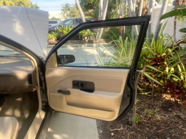 1995 Saturn - Image 12 of 21