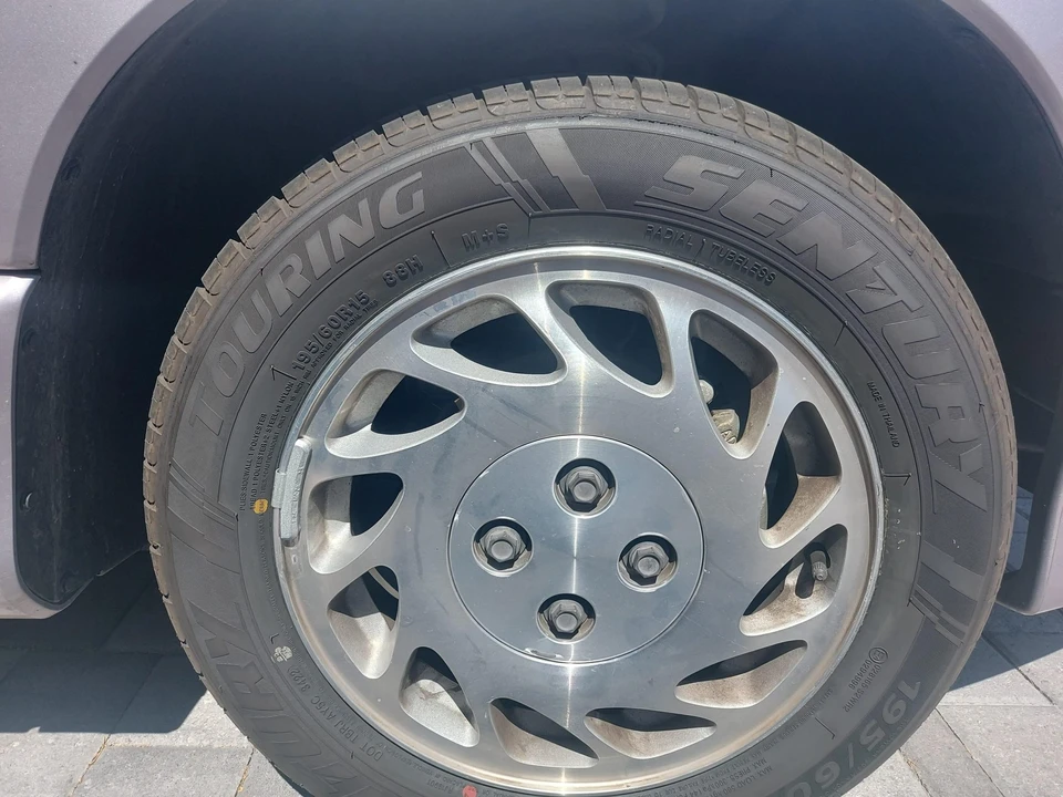 1995 Saturn - Image 25 of 31
