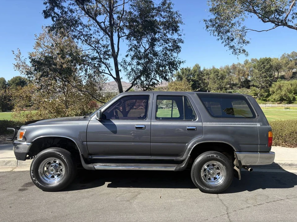 1995 Toyota 4Runner 2nd Gen - Image 2 of 8