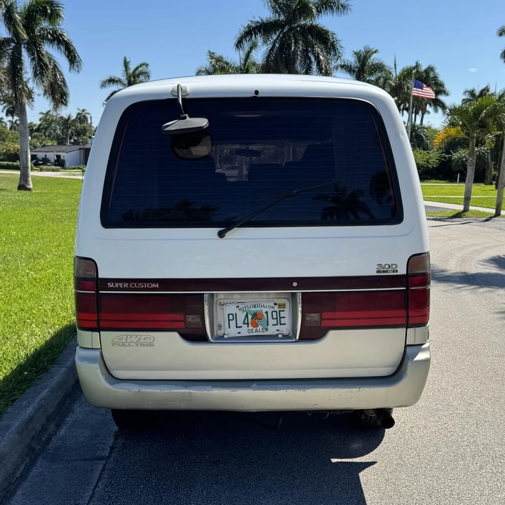 1995 Toyota HiAce 4th Gen - Image 10 of 12