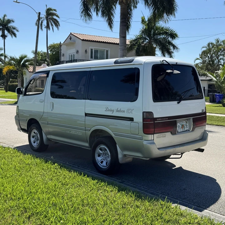 1995 Toyota HiAce 4th Gen - Image 8 of 12