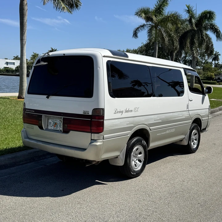 1995 Toyota HiAce 4th Gen - Image 12 of 12