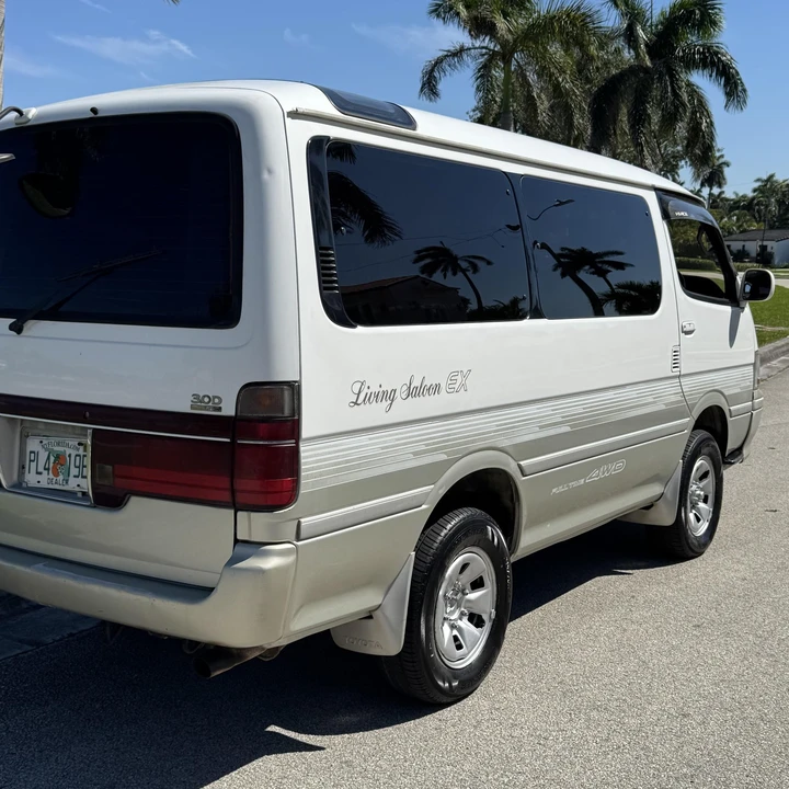 1995 Toyota HiAce 4th Gen - Image 11 of 12