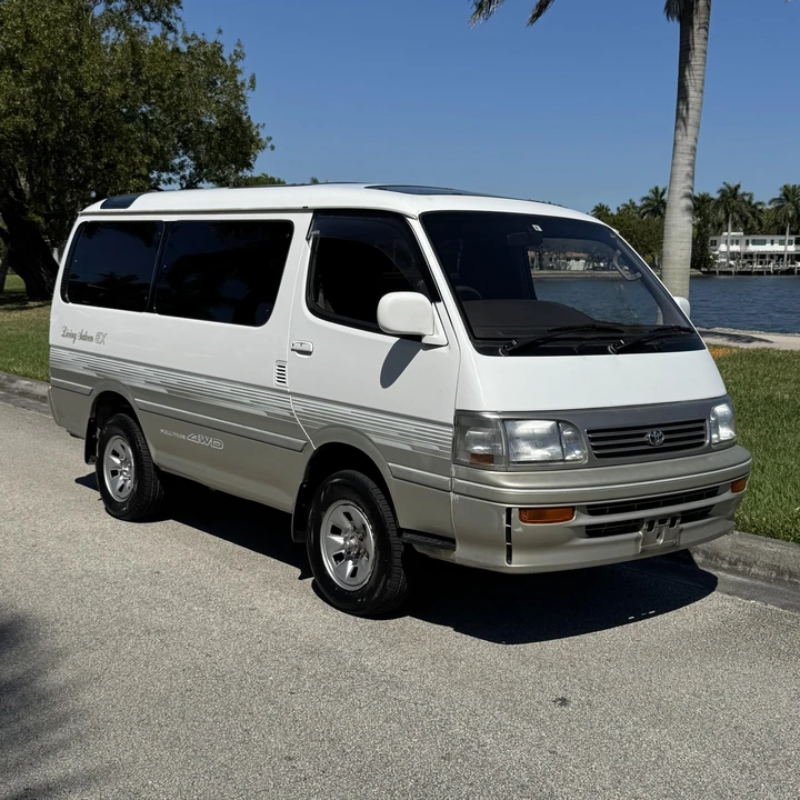 1995 Toyota HiAce 4th Gen - Image 2 of 12