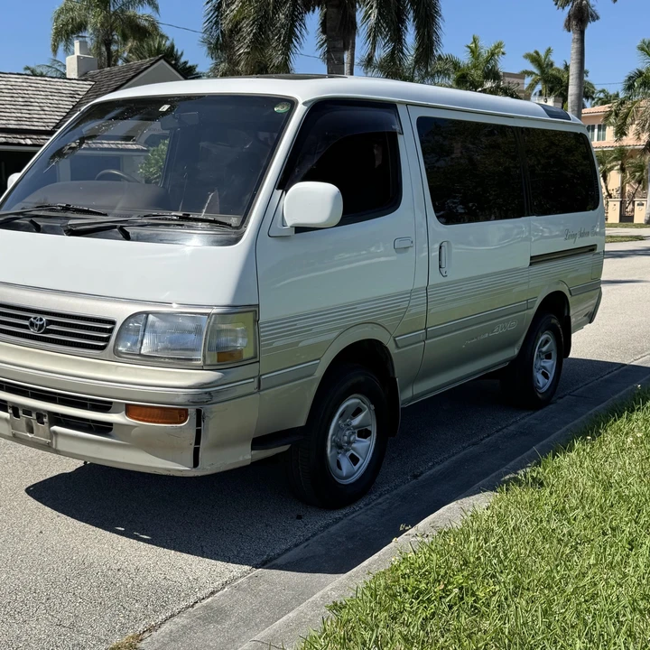 1995 Toyota HiAce 4th Gen - Image 5 of 12