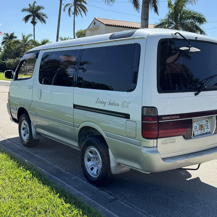 1995 Toyota HiAce 4th Gen - Image 9 of 12