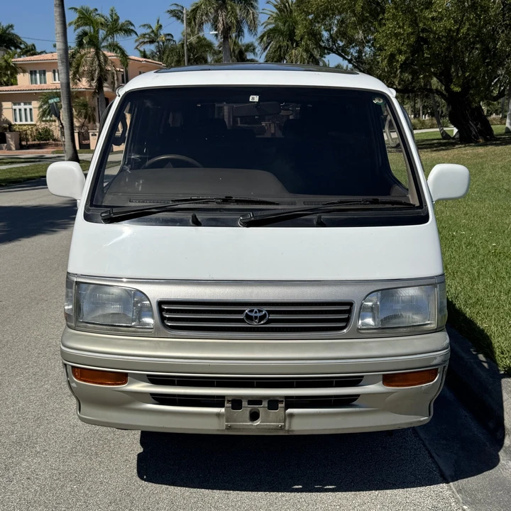 1995 Toyota HiAce 4th Gen - Image 4 of 12