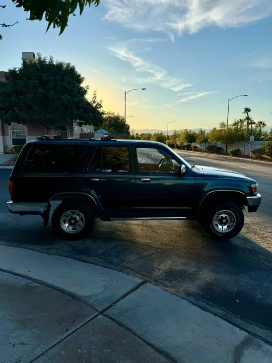 1995 Toyota 4Runner 2nd Gen - Image 2 of 10
