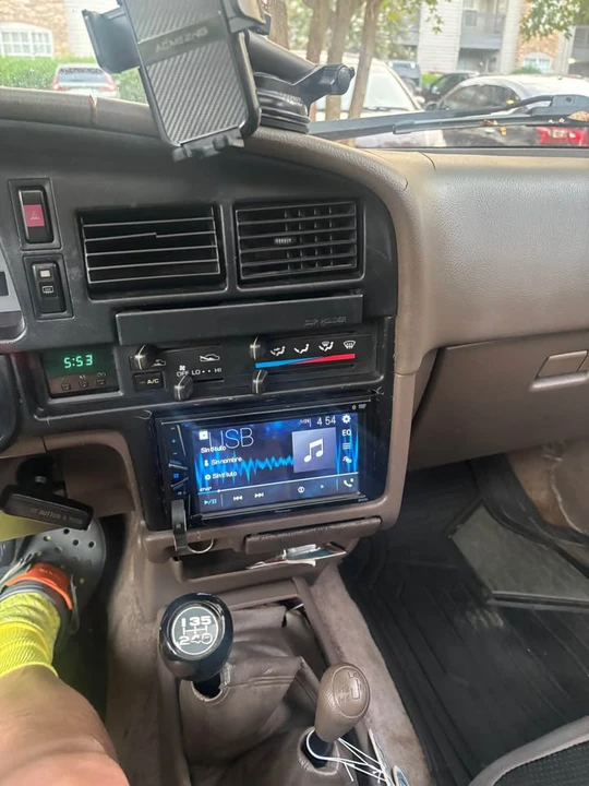 1995 Toyota 4Runner 2nd Gen - Image 5 of 12