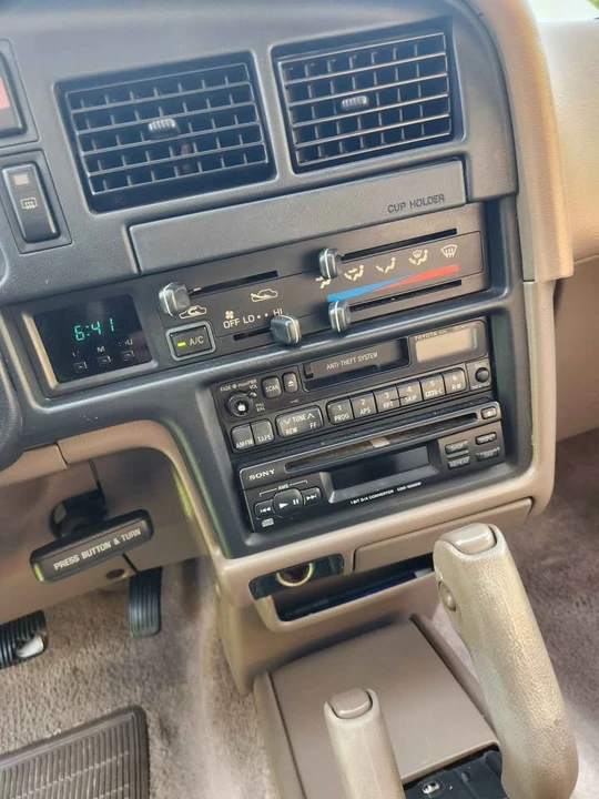 1995 Toyota 4Runner 2nd Gen - Image 9 of 13