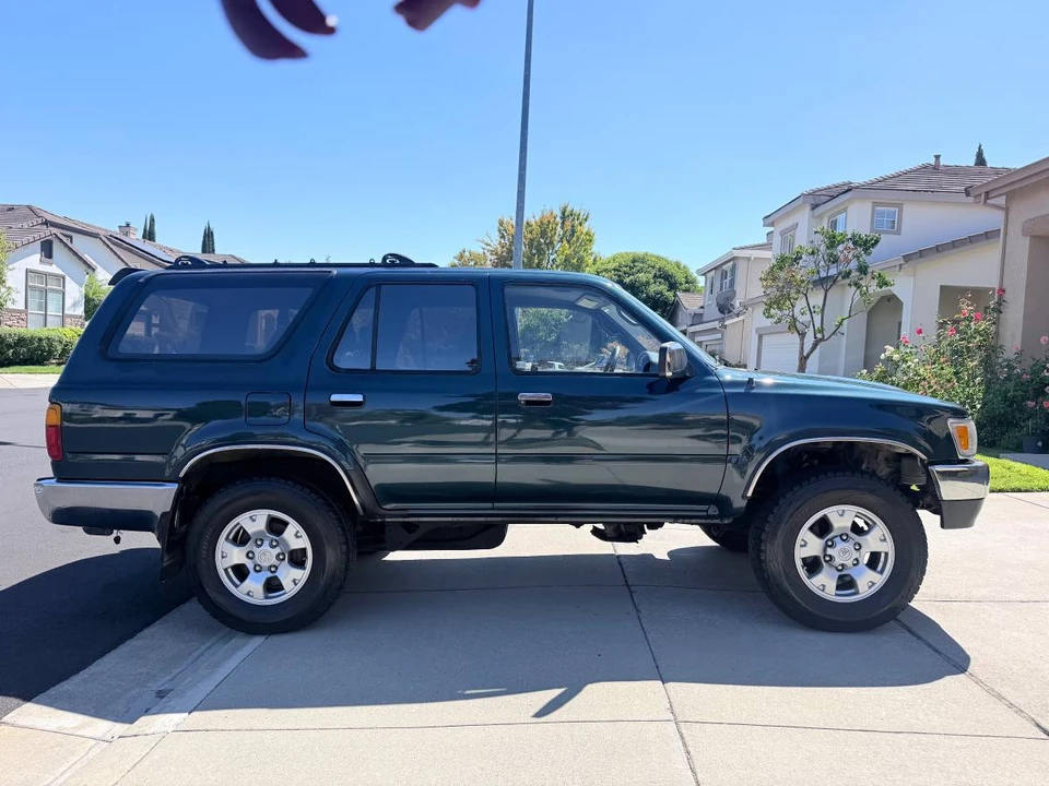 1995 Toyota 4Runner 2nd Gen - Image 2 of 15