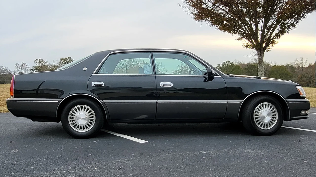 1995 Toyota Crown 9th Gen - Image 2 of 23
