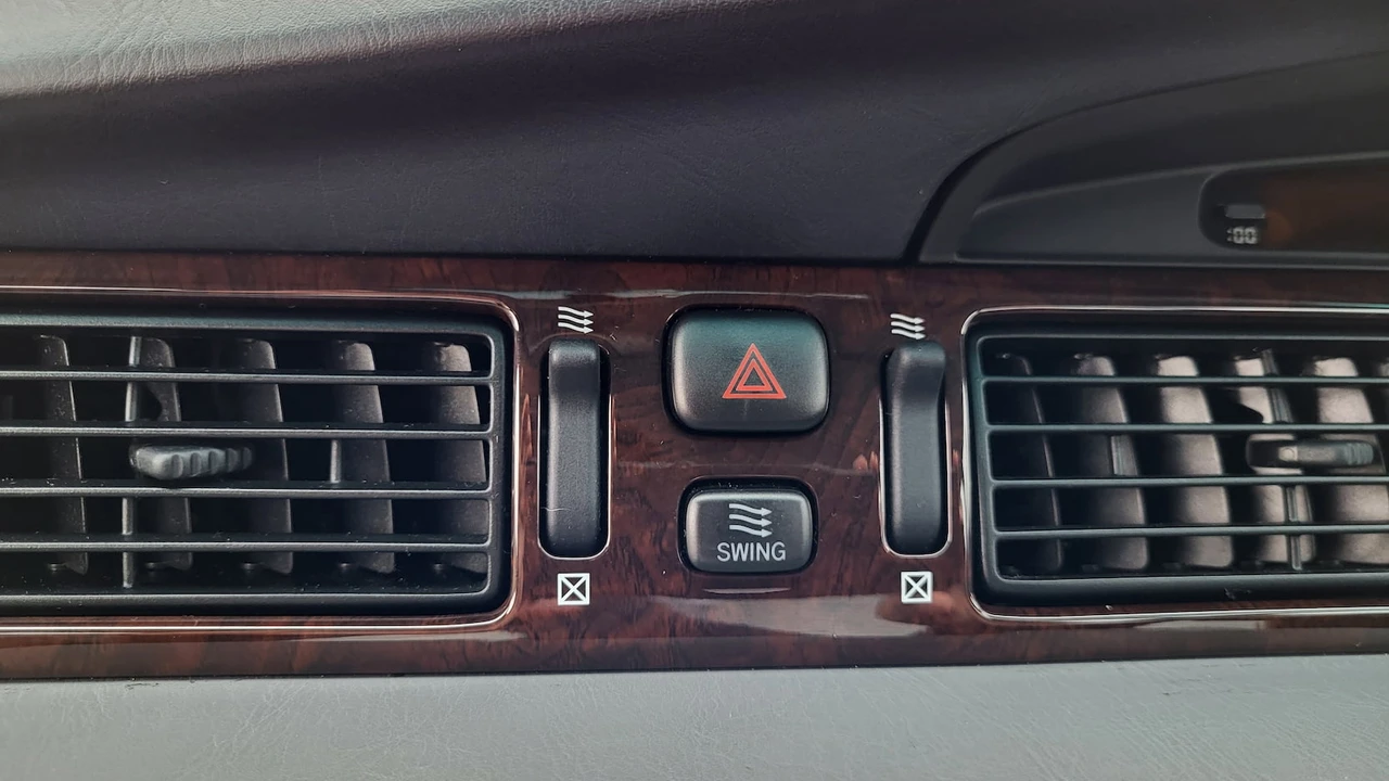 1995 Toyota Crown 9th Gen - Image 11 of 23