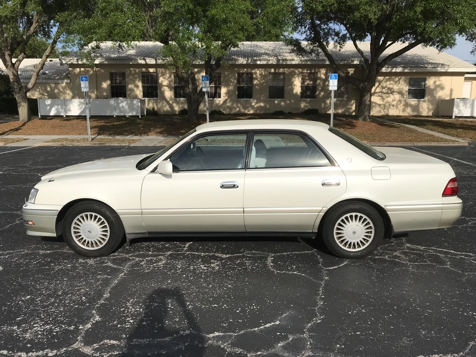 1995 Toyota Crown 10th Gen - Image 10 of 31