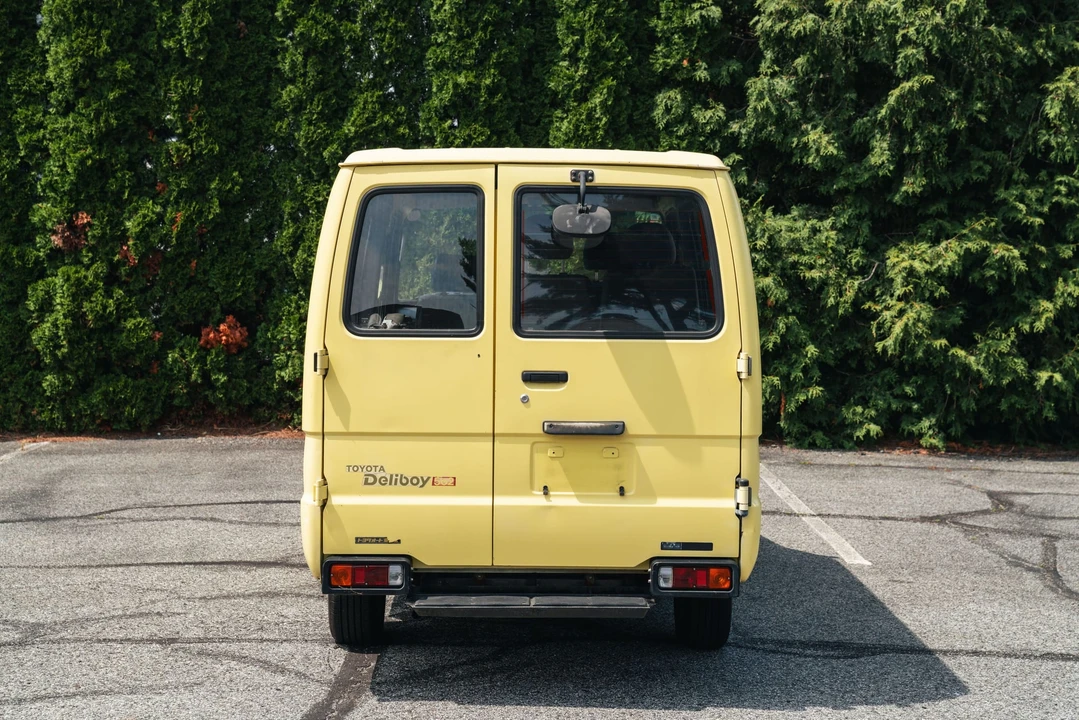 1995 Toyota - Image 8 of 31