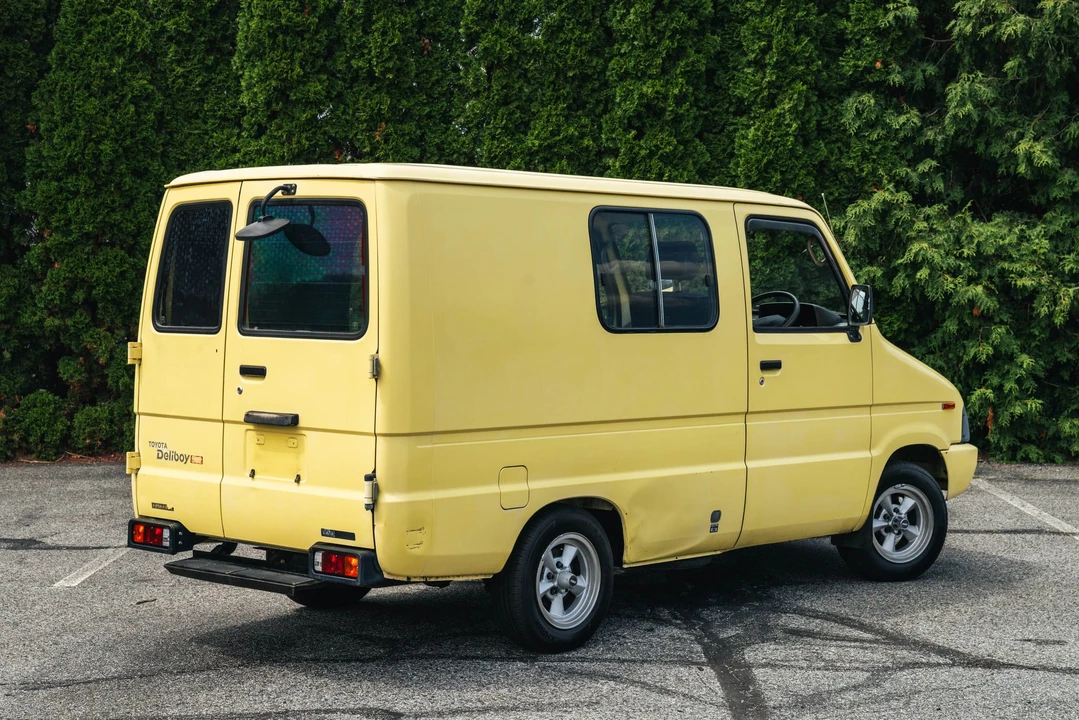 1995 Toyota - Image 9 of 31
