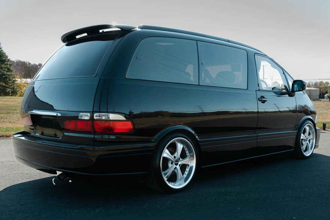 1995 Toyota Previa/Estima 1st Gen - Image 4 of 31