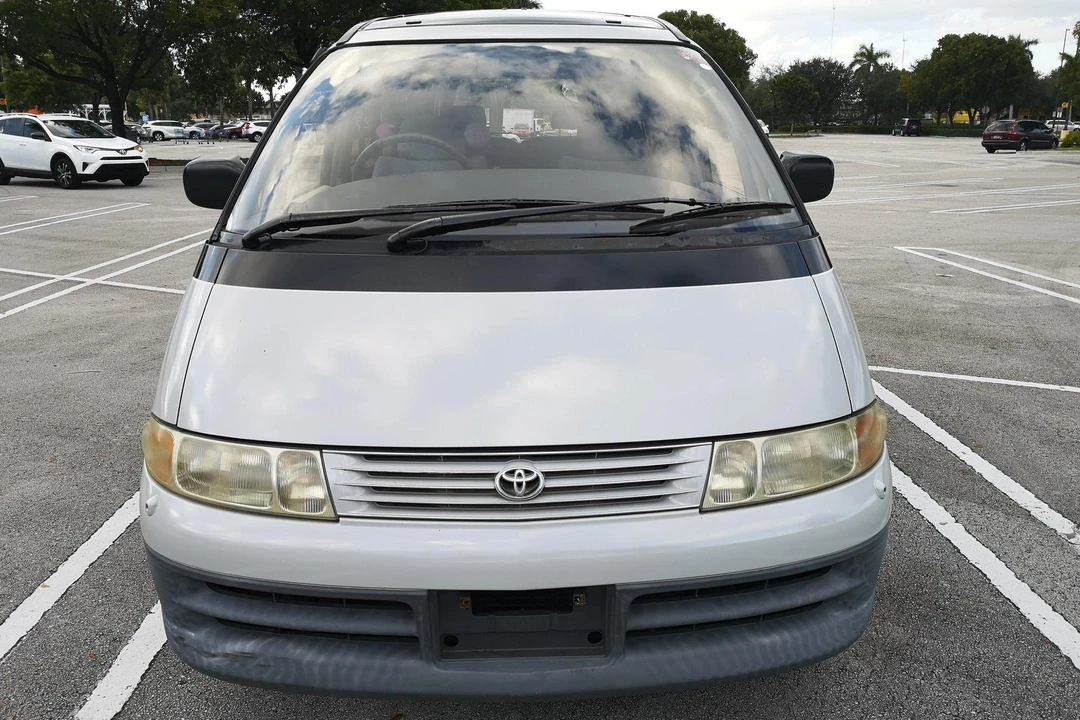 1995 Toyota Previa/Estima 1st Gen - Image 2 of 31