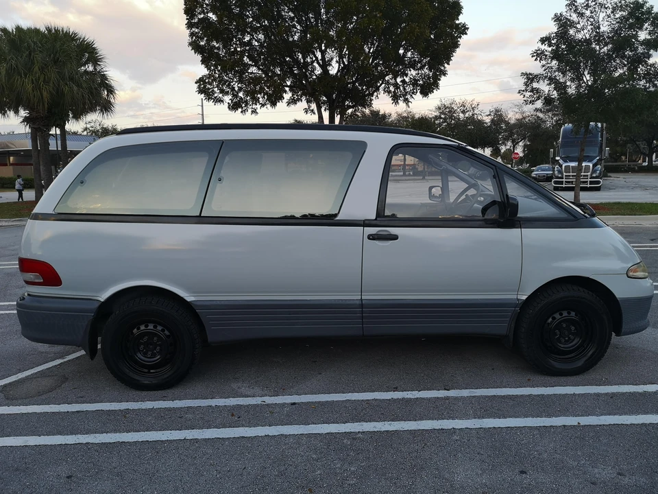 1995 Toyota Previa/Estima 1st Gen - Image 10 of 31