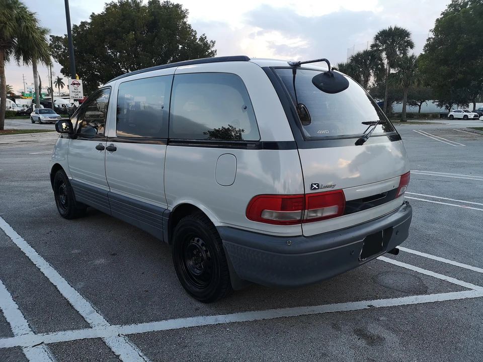 1995 Toyota Previa/Estima 1st Gen - Image 8 of 31
