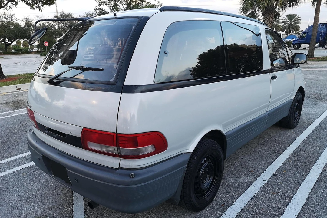 1995 Toyota Previa/Estima 1st Gen - Image 4 of 31