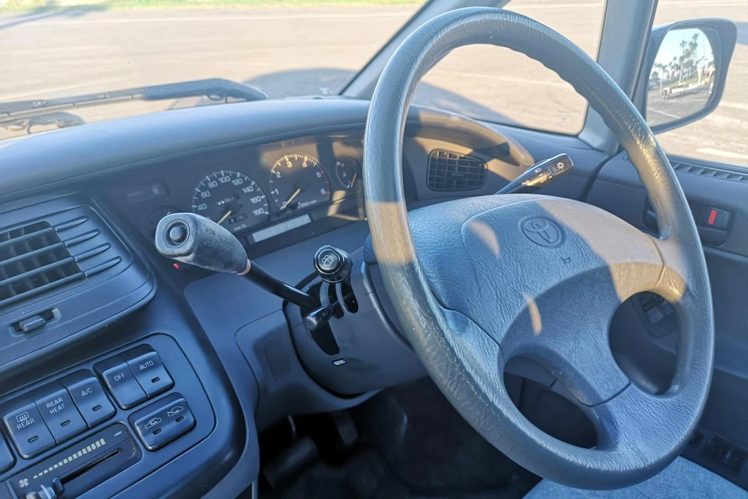 1995 Toyota Previa/Estima 1st Gen - Image 21 of 31