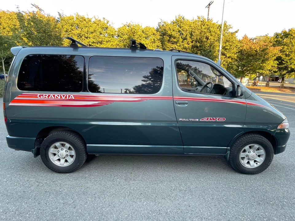 1995 Toyota Granvia 4th Gen - Image 9 of 31