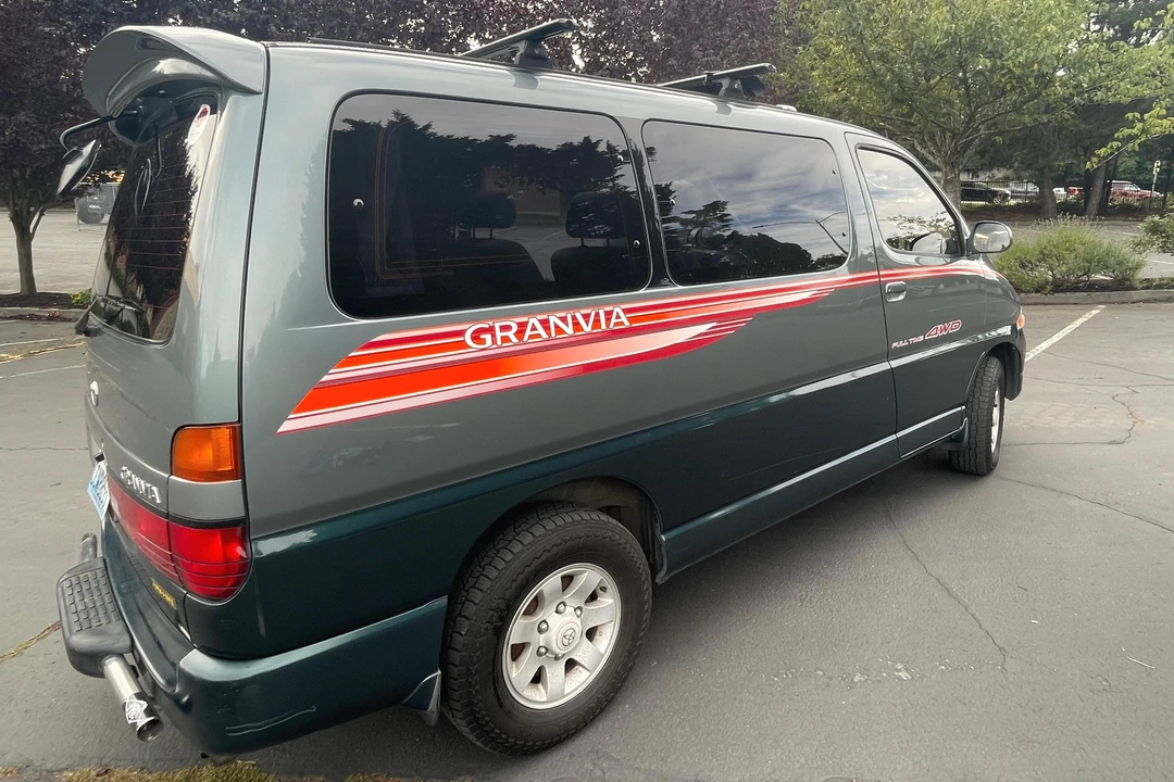 1995 Toyota Granvia 4th Gen - Image 4 of 31