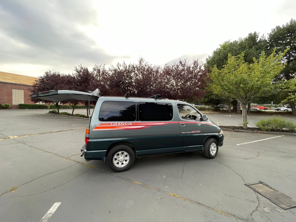 1995 Toyota Granvia 4th Gen - Image 8 of 31