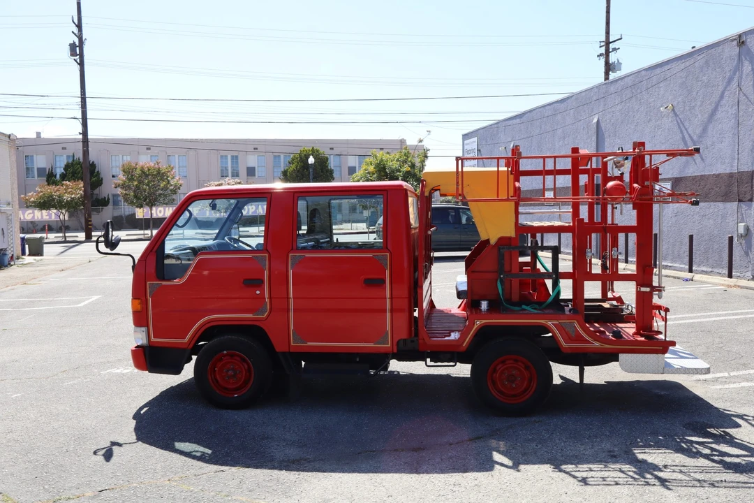 1995 Toyota HiAce 4th Gen - Image 13 of 31