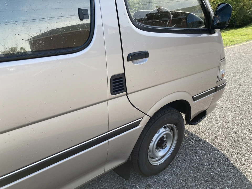1995 Toyota HiAce 4th Gen - Image 17 of 31