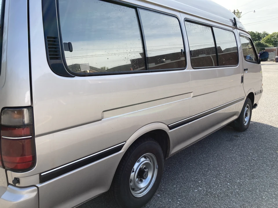 1995 Toyota HiAce 4th Gen - Image 14 of 31