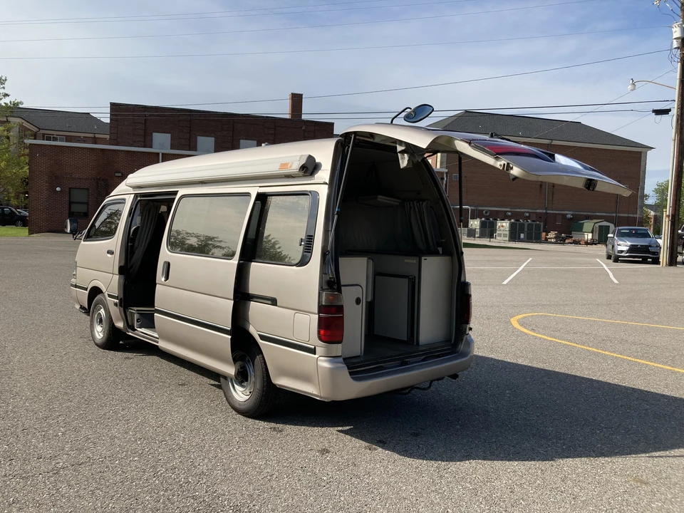 1995 Toyota HiAce 4th Gen - Image 13 of 31