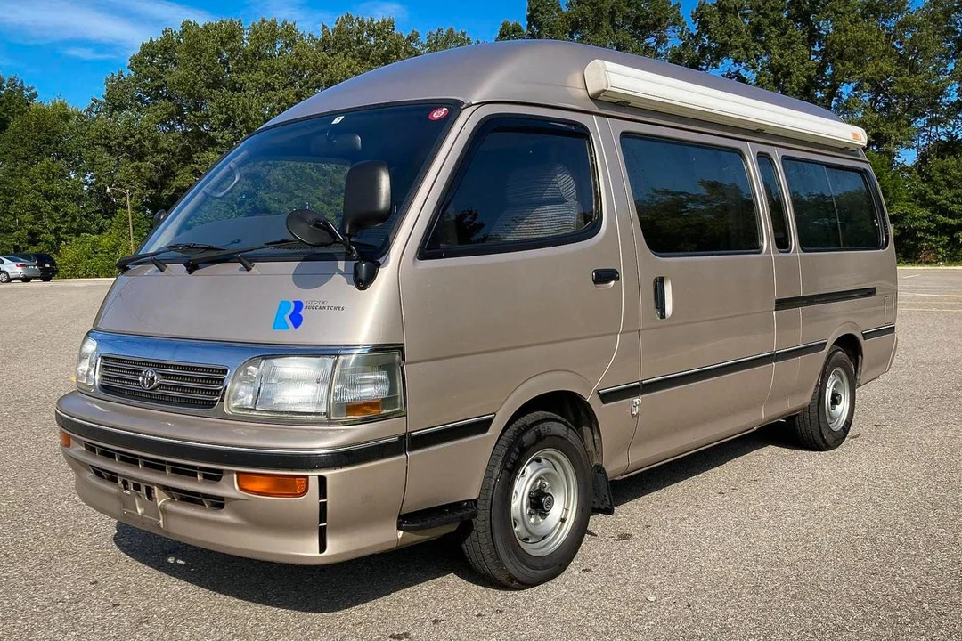 1995 Toyota HiAce 4th Gen - Image 2 of 31