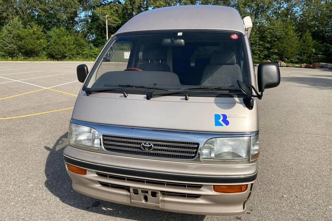 1995 Toyota HiAce 4th Gen - Image 3 of 31