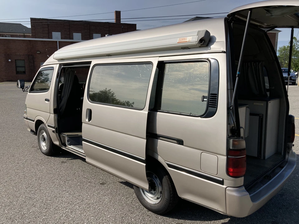 1995 Toyota HiAce 4th Gen - Image 12 of 31