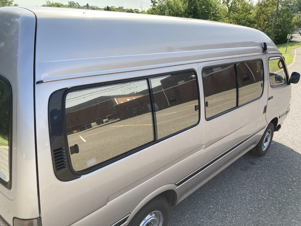 1995 Toyota HiAce 4th Gen - Image 15 of 31