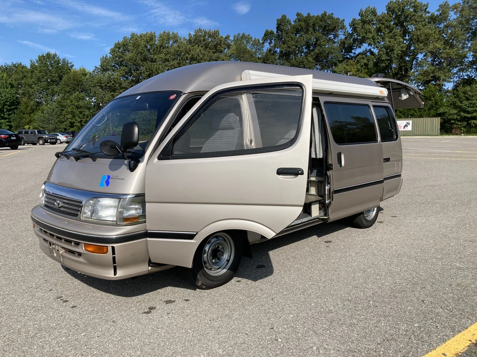 1995 Toyota HiAce 4th Gen - Image 11 of 31