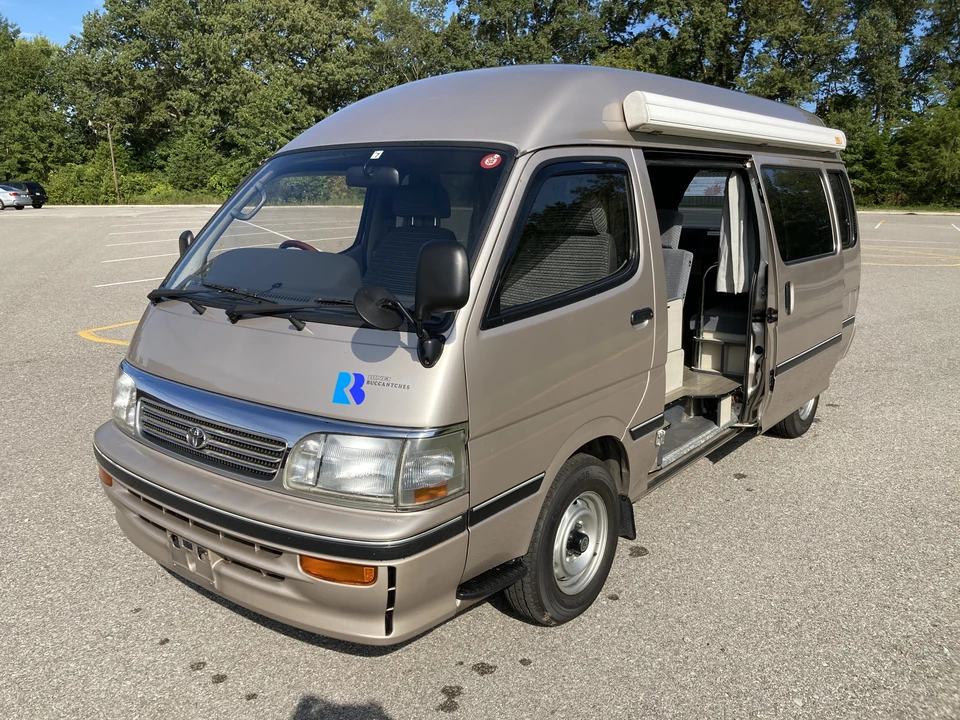 1995 Toyota HiAce 4th Gen - Image 8 of 31