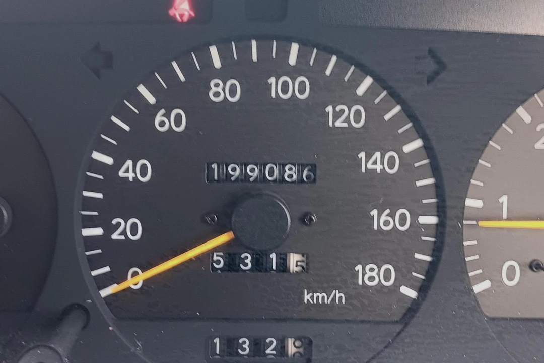 1995 Toyota HiAce 4th Gen - Image 26 of 31