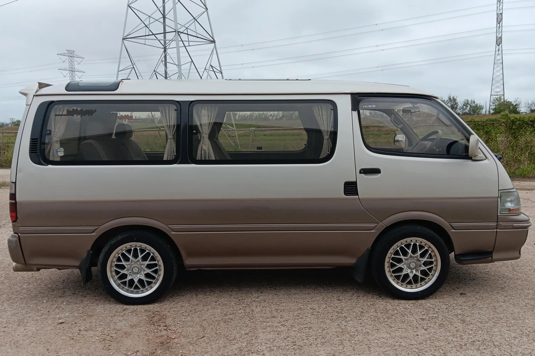 1995 Toyota HiAce 4th Gen - Image 3 of 31