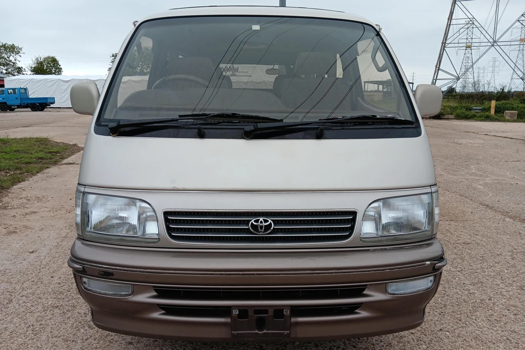 1995 Toyota HiAce 4th Gen - Image 2 of 31