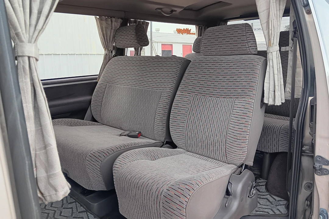 1995 Toyota HiAce 4th Gen - Image 25 of 31