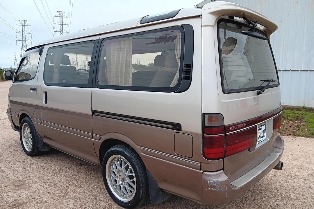 1995 Toyota HiAce 4th Gen - Image 4 of 31