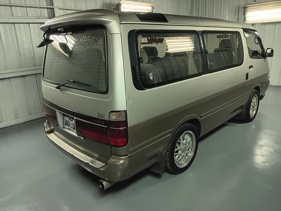1995 Toyota HiAce 4th Gen - Image 11 of 31