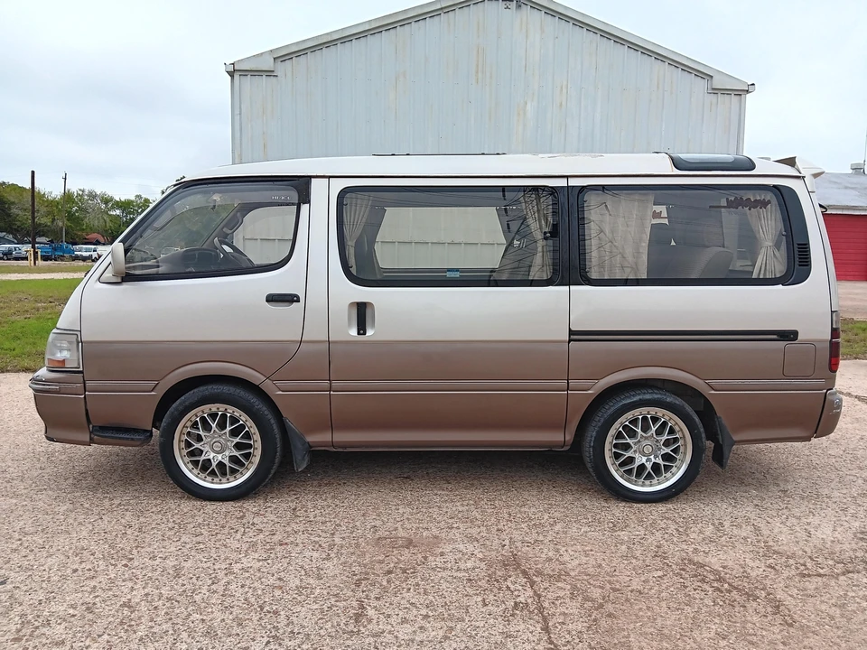 1995 Toyota HiAce 4th Gen - Image 9 of 31