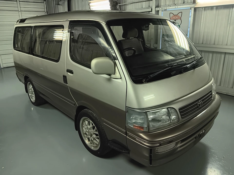 1995 Toyota HiAce 4th Gen - Image 13 of 31