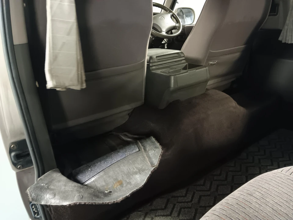 1995 Toyota HiAce 4th Gen - Image 30 of 31