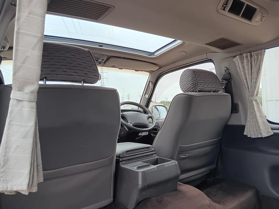 1995 Toyota HiAce 4th Gen - Image 28 of 31
