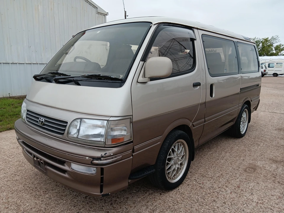1995 Toyota HiAce 4th Gen - Image 8 of 31